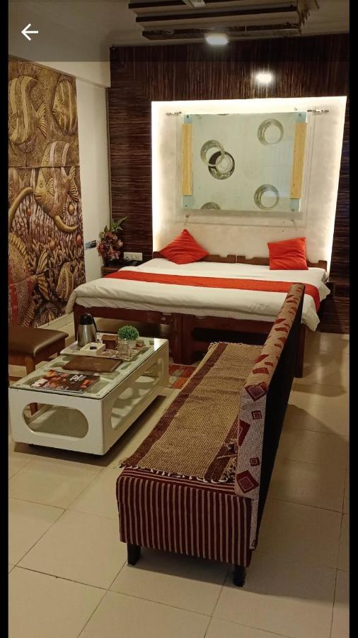 Hotel Krishna Αχμπανταμπάντ Εξωτερικό φωτογραφία