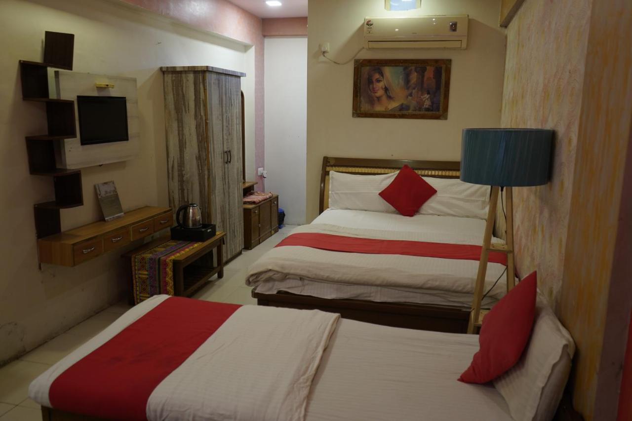 Hotel Krishna Αχμπανταμπάντ Εξωτερικό φωτογραφία