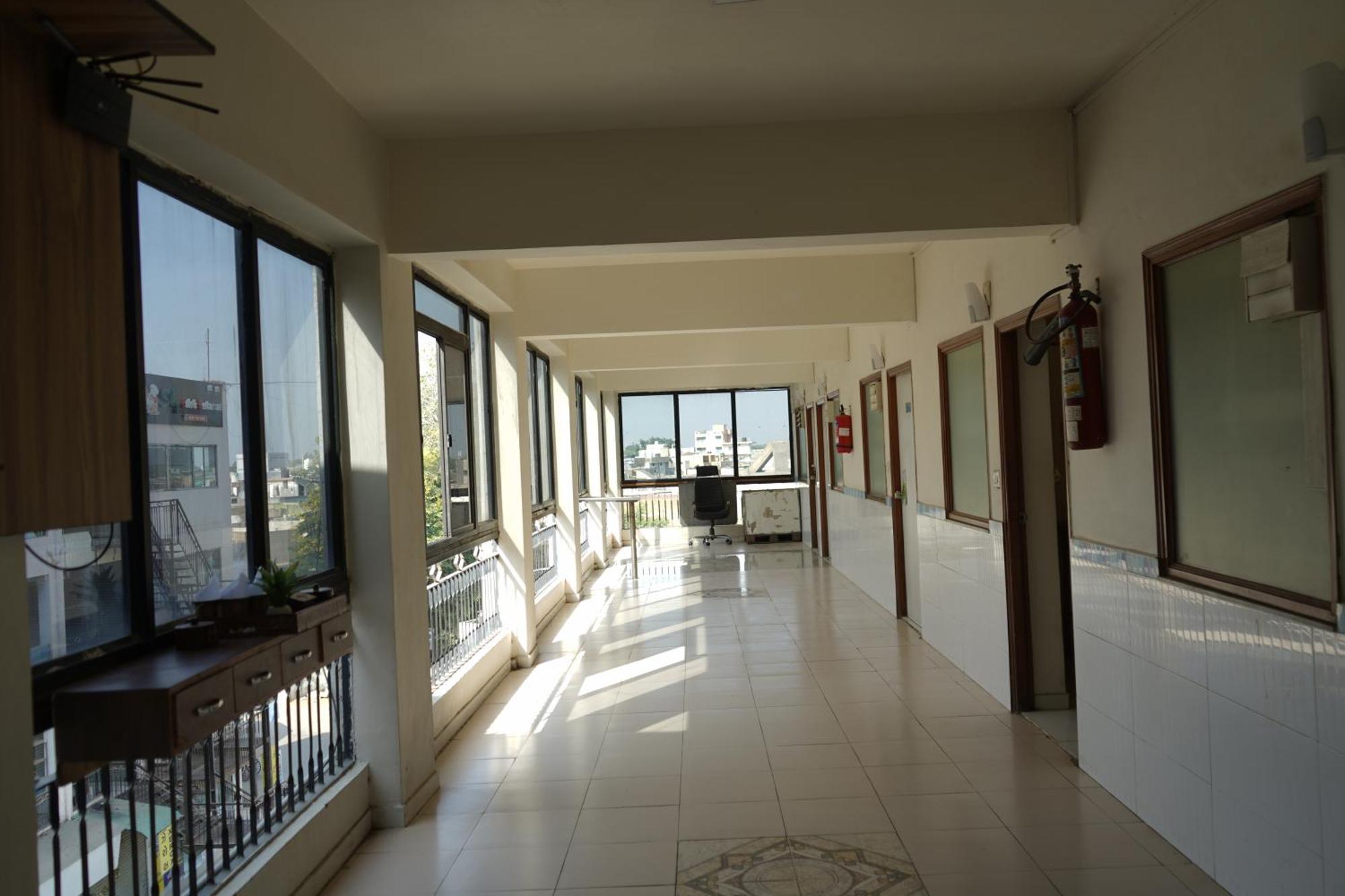 Hotel Krishna Αχμπανταμπάντ Εξωτερικό φωτογραφία