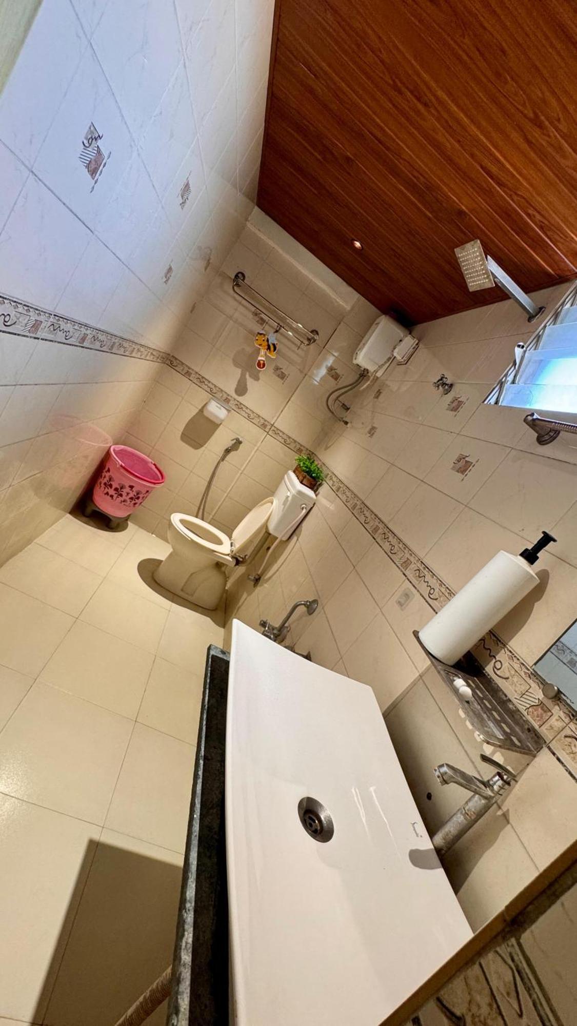 Hotel Krishna Αχμπανταμπάντ Εξωτερικό φωτογραφία